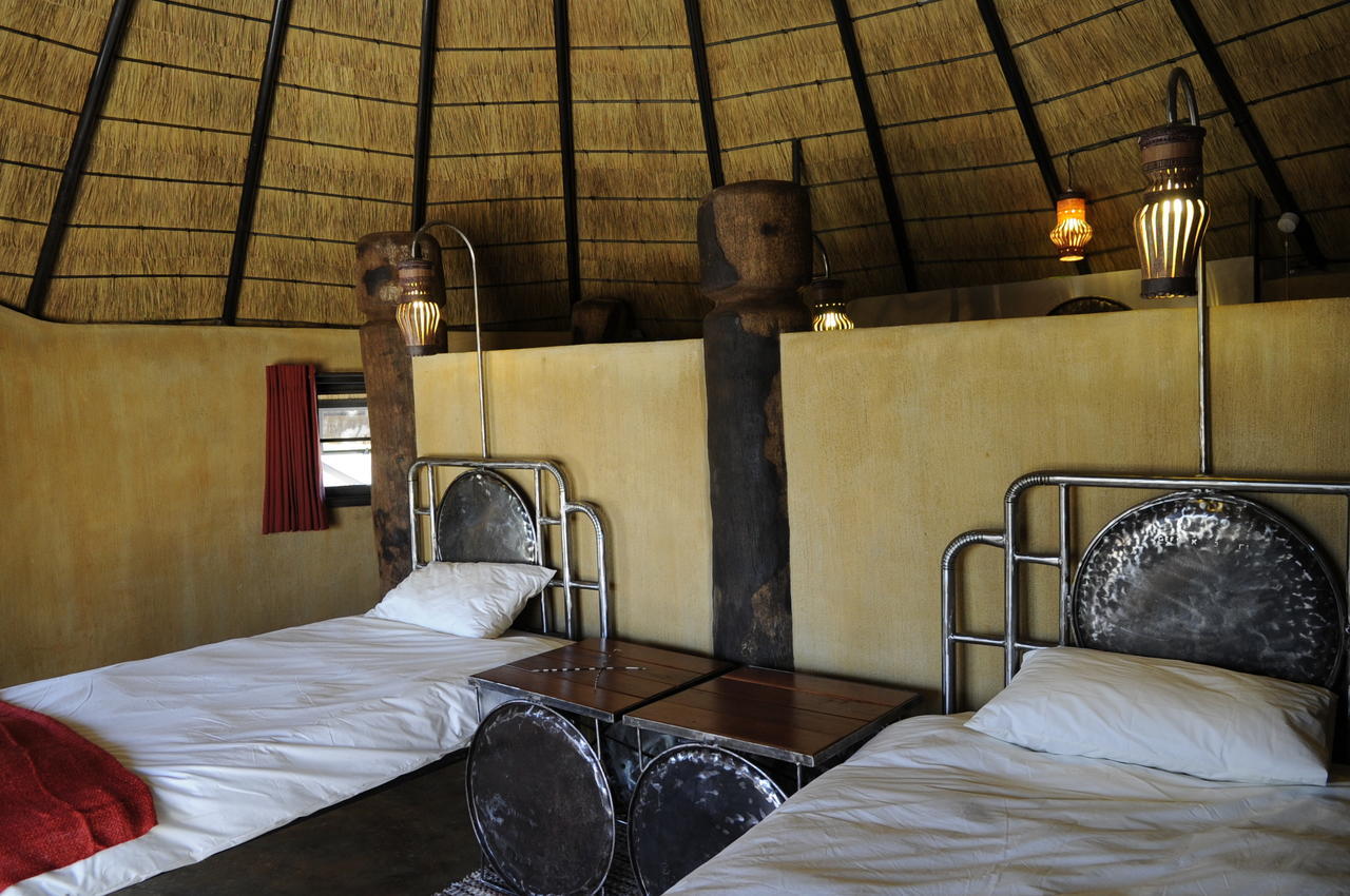 Ongula Village Homestead Lodge Omupumba Buitenkant foto